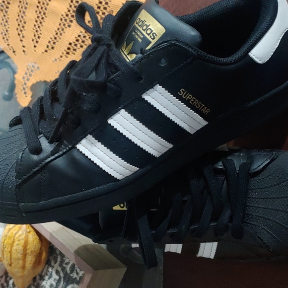 Adidas Classic Shell Toe - Picture 2 of 4